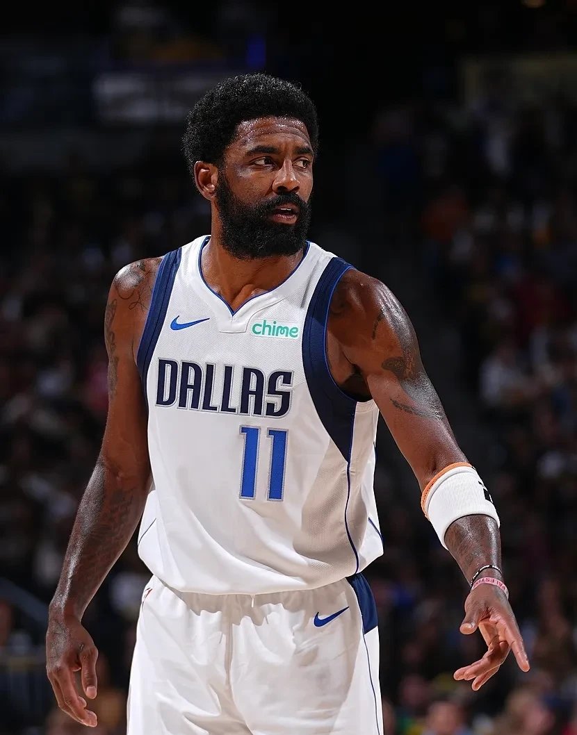 本赛季当艾顿作为最近防守人时，对手命中率下降12.9%（本季艾顿作为最近防守者时，对手命中率被压低12.9%）