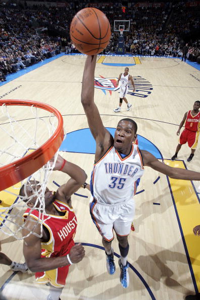 激斗二番战，沙尔克球迷再次与多特蒙德球迷在科隆斗殴（科隆再起风波：沙尔克与多特蒙德球迷二次爆发激烈冲突）