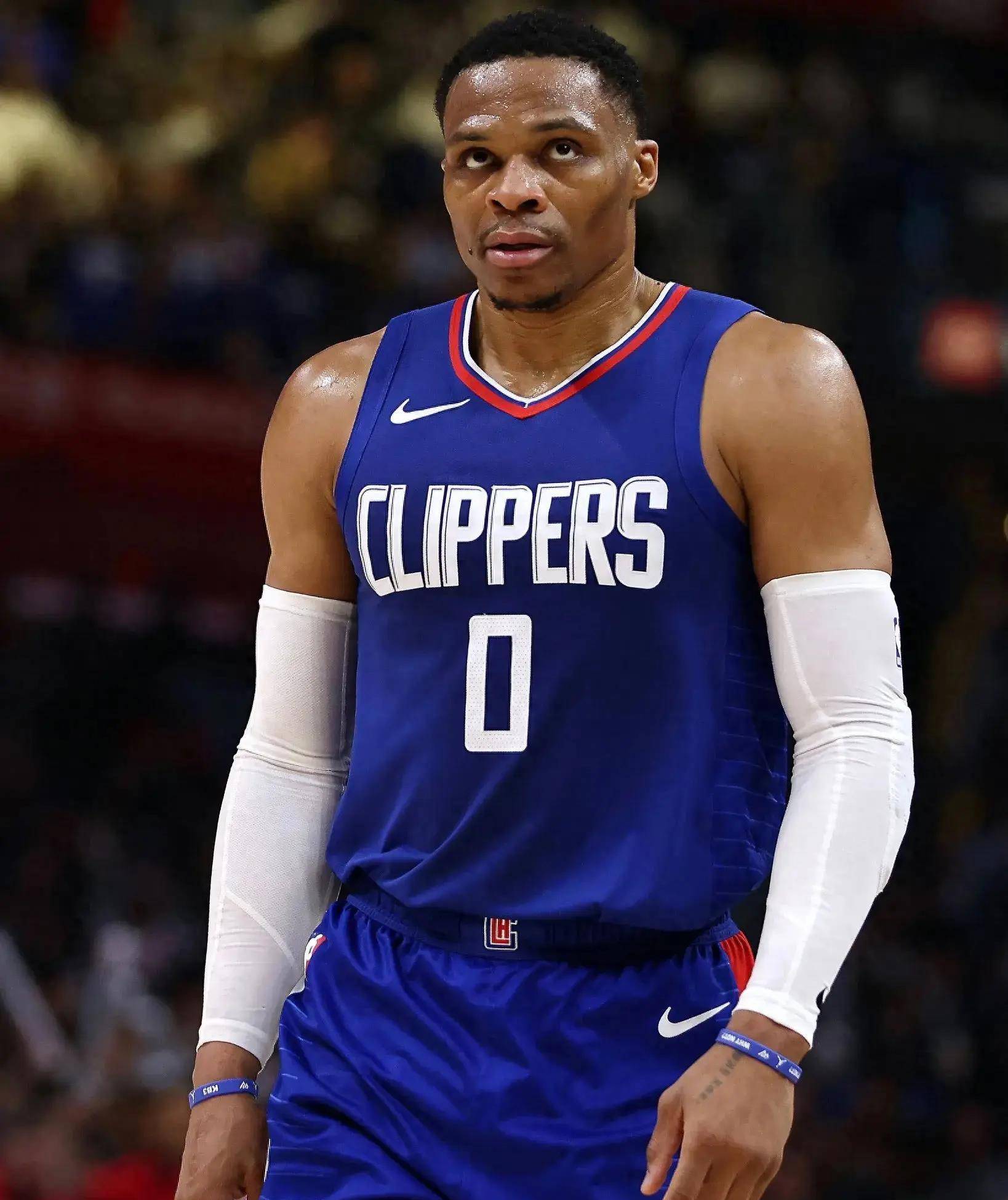 马丁内斯：C罗在葡萄牙不存在“特殊待遇”，每名球员都应被认真对待（马丁内斯：C罗在葡萄牙无“特权”，全队球员一视同仁）