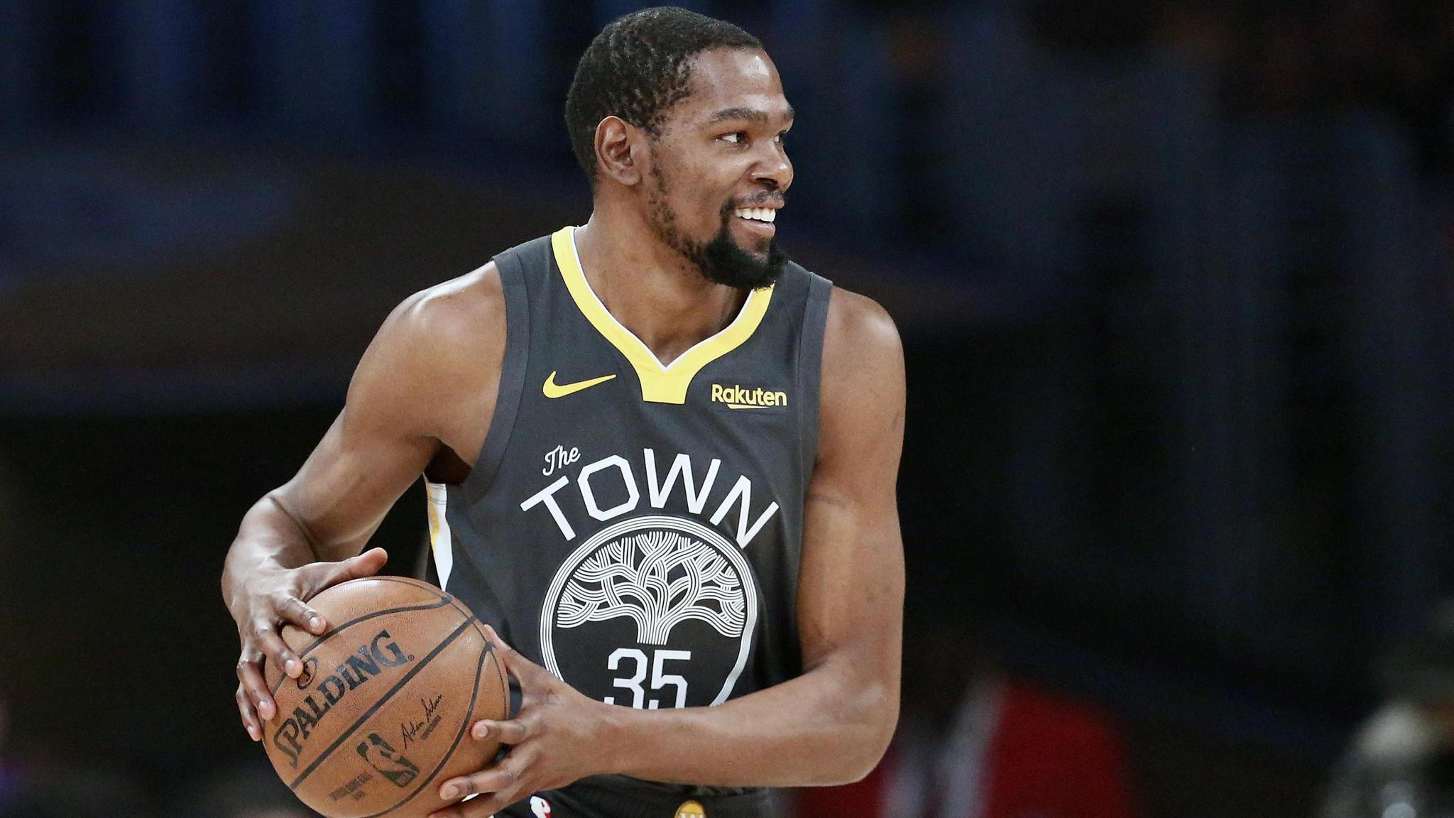 掘金约基奇三双末节爆发（掘金核心约基奇轰三双，末节接管比赛）