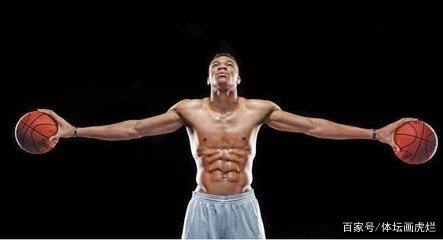 足球战术的新趋势：全能化（全能化引领足球战术新风向）