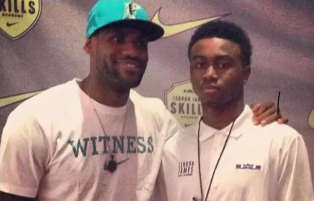 范戴克：外界的噪声不会改变什么，一切最终要靠在赛场上回应（范戴克：不被外界喧嚣左右，最终用比赛说话）