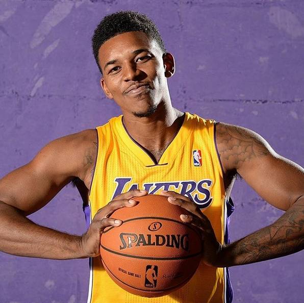 记者：今年租借效力大阪樱花的拉斐尔正与一家中国俱乐部谈判（记者称：本赛季租借效力大阪樱花的拉斐尔正与一家中国俱乐部进行谈判）