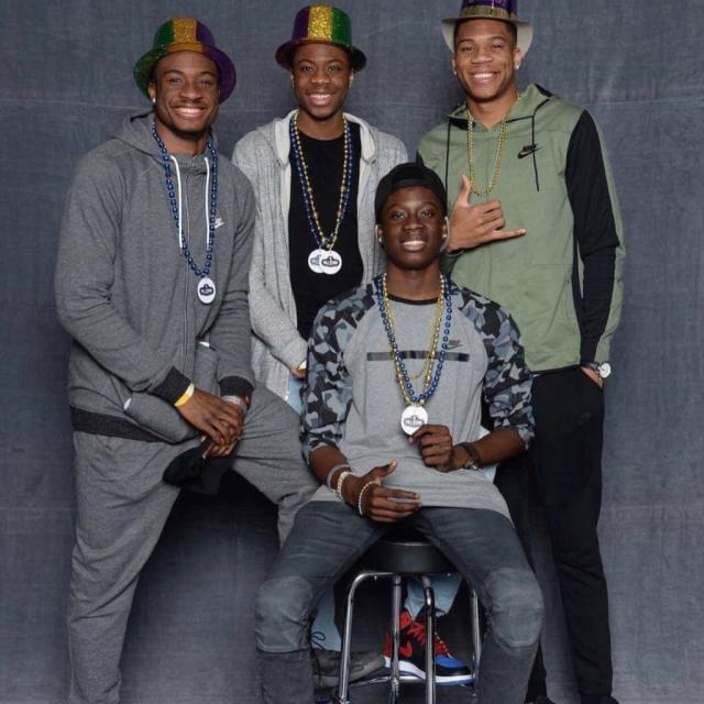 翻修球场，“连滚带爬”为的是“从从容容”（修缮球场：当下的“连滚带爬”，只为明日的“从容不迫”）